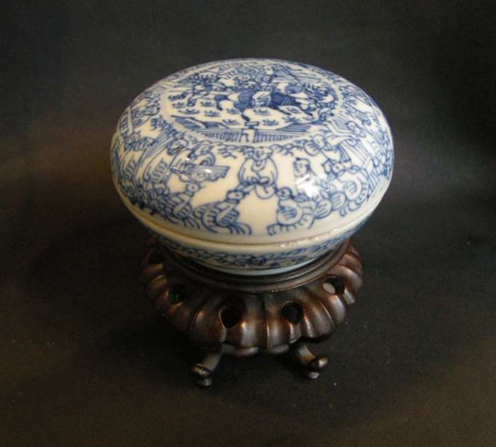 Porcelain blue and white box decorated with numerous childrens and Kylin - Kangxi period